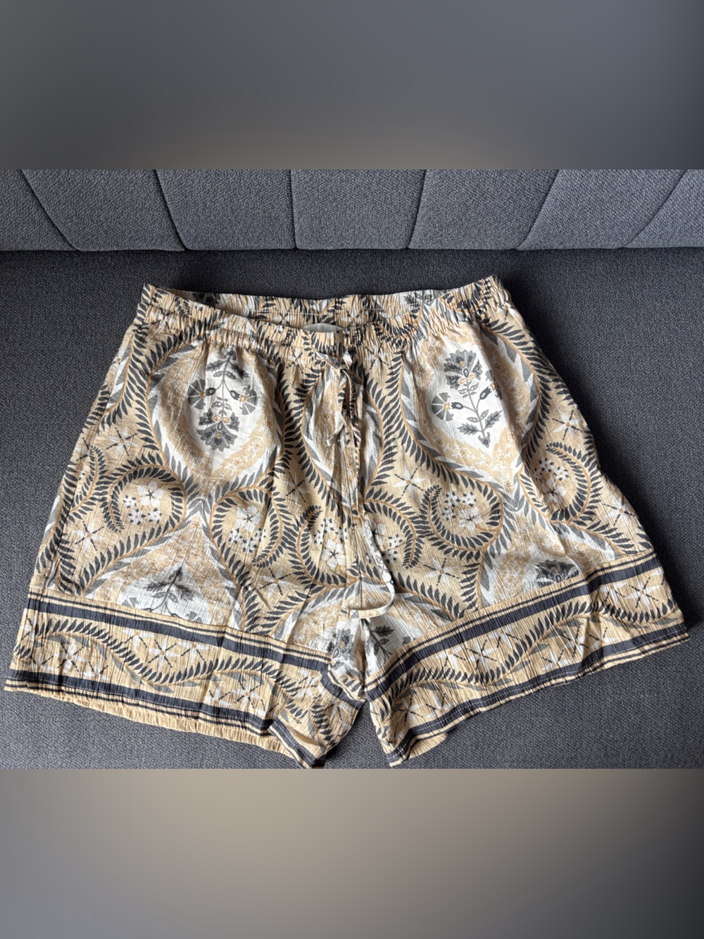 H&M Beige and Black Patterned Women's Shorts
